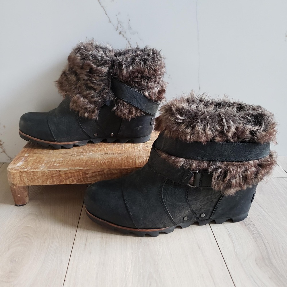 SOREL Joan of Arctic Wedge Ankle‎ Boots Black Leather Womens 9.5 Faux Fur Trim